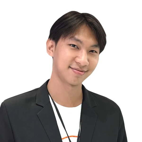Portrait of Wijak Manoprang in a dark blazer